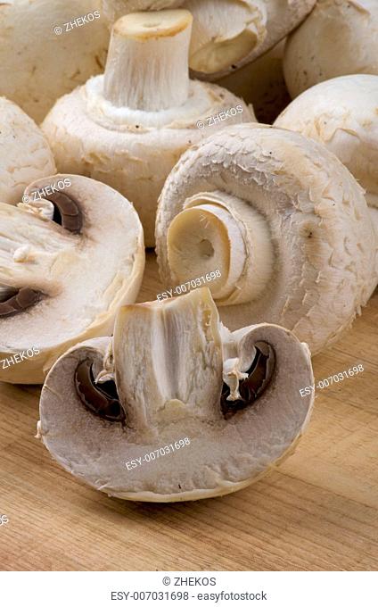 Perfect Raw Champignons closeup on Wooden background