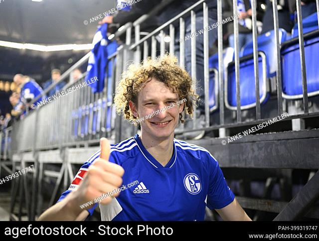 Alex KRAL (GE) thumbs up after the game, Soccer 1st Bundesliga, 24th matchday, FC Schalke 04 (GE) - Borussia Dortmund (DO) 2: 2, on March 11th