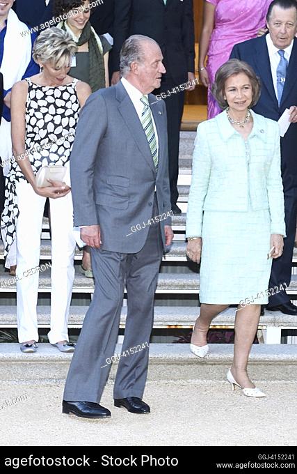 King Juan Carlos of Spain, Queen Sofia of Spain, Sol Bacharach during an audience with the members of the Spanish Committee Foundation of United World Colleges