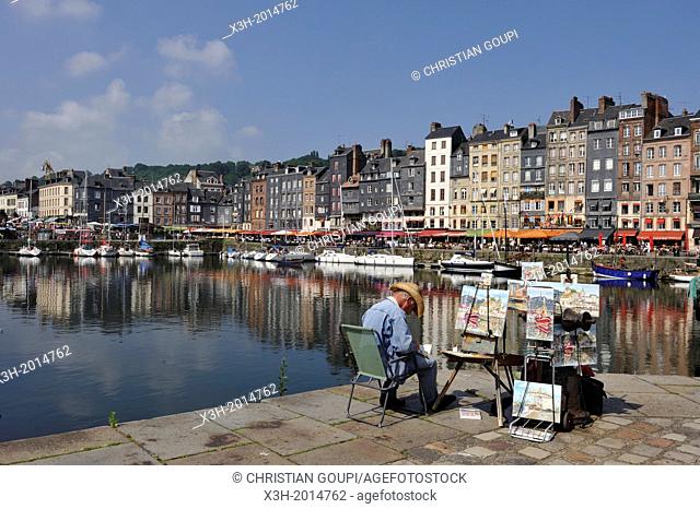 peintre sur le port d'Honfleur, departement du Calvados, region Basse-Normandie, France, Europe/painter at Honfleur harbour, Calvados department