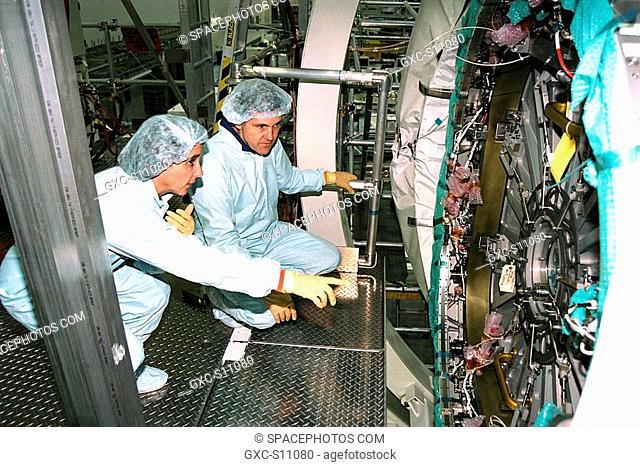 12/05/1997 --- Mission Specialist Nancy Currie and Commander Bob Cabana participate in the Crew Equipment Interface Test CEIT for STS-88 in KSC's Space Station...