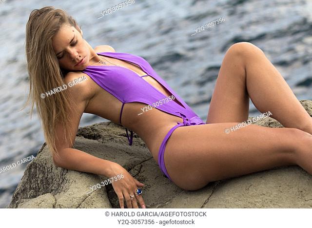 Sexy hot girl wearing brazilian bikini dancing on a beach party event in  sunset, Stock Photo, Picture And Low Budget Royalty Free Image. Pic.  ESY-025580980