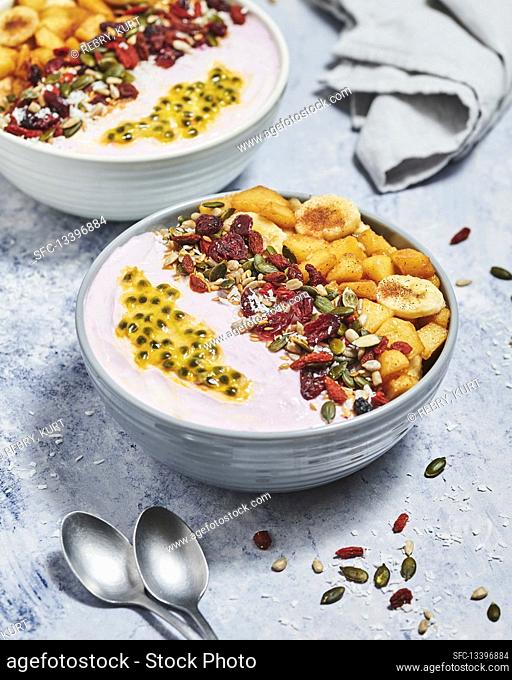 Caramelised fruit and yoghurt breakfast bowl