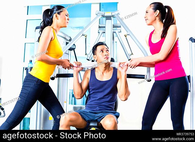 Women fighting over man at gym