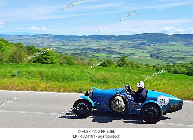 Bugatti T 35A 1926, Oldtimer, on the road the Tuscan landscape, Oldtimer, Racing cars, Mille Miglia, 1000 Miglia, 2014, 1000 Meilen, near Radicofani, Tuscany