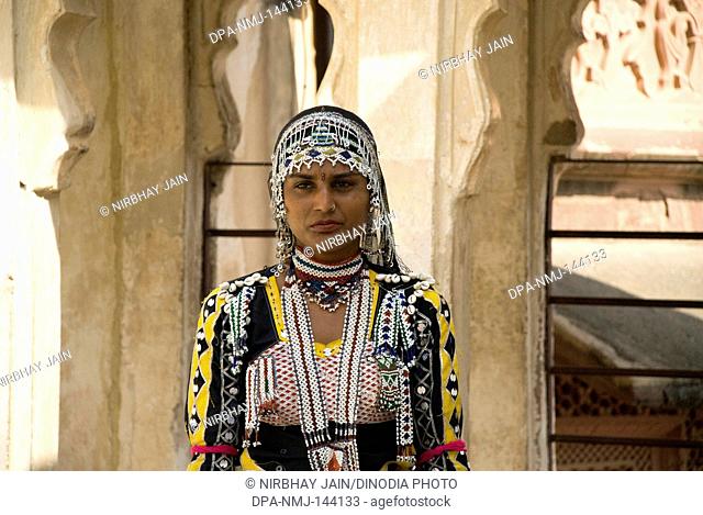 Kalbelia Dancer at Mehrang Garh fort at Jodhpur ; Rajasthan ; India NO MR