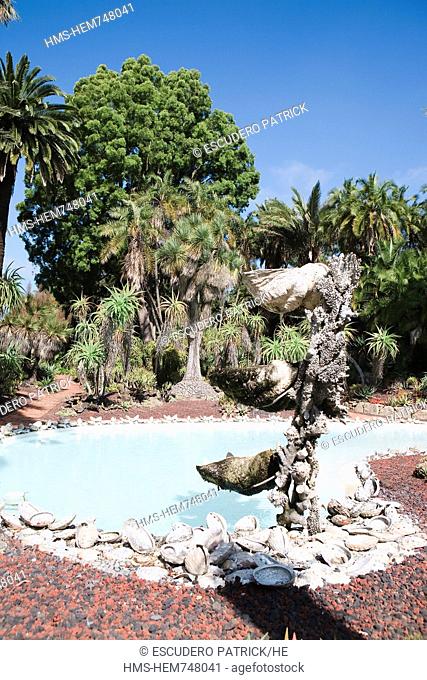United States, California, Santa Barbara, Montecito, Ganna Walska Lotusland, the Aloe garden and the fountain made of abalone shells and giant clam shells