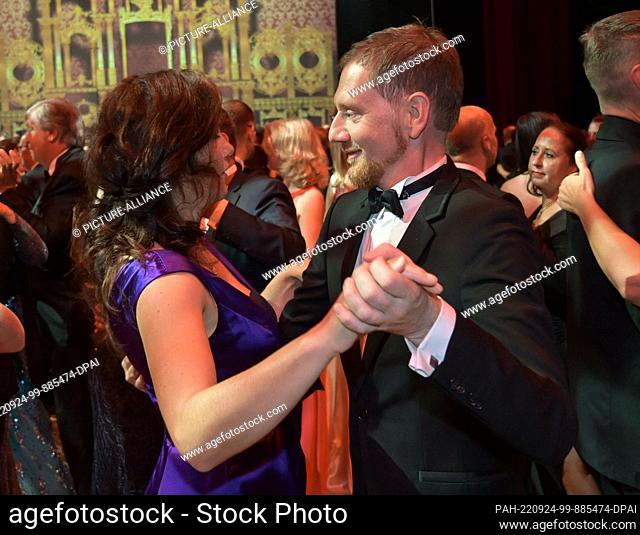 24 September 2022, Saxony, Leipzig: Saxony's Prime Minister Michael Kretschmer with his wife Annett Hofmann dancing at the Opera Ball