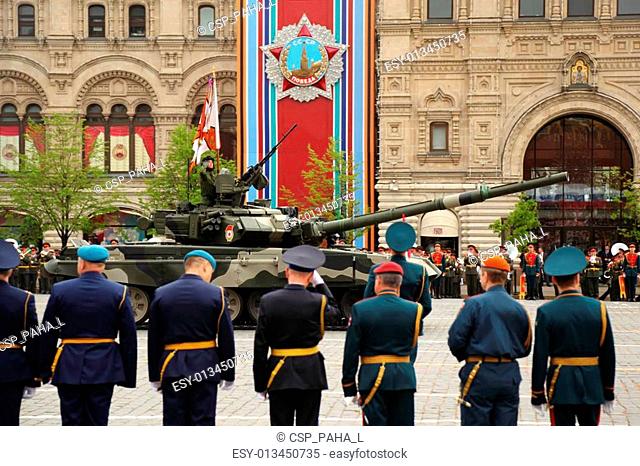 MOSCOW - MAY 6: Main battle tank T-90 and soldiers participate in rehearsal in honor of Great Patriotic War victory on Red Square on May 6, 2010 in Moscow