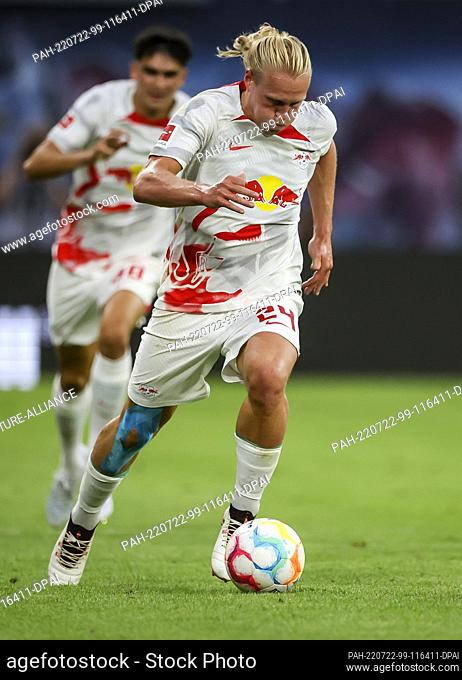 21 July 2022, Saxony, Leipzig: Soccer: Test matches, RB Leipzig - FC Liverpool at the Red Bull Arena. Leipzig's player Xaver Schlager on the ball