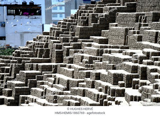 Peru, Lima, Miraflores District, Huaca Pucllana, pyramid of adobe bricks built by the Wari civilization between 800 and 1000 of our era