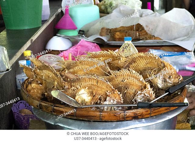 Frying talapia at New Bua Tong Restaurant, 67 Sam Yaek, Wichian Buri District, Phetchabun 67130, Thailand