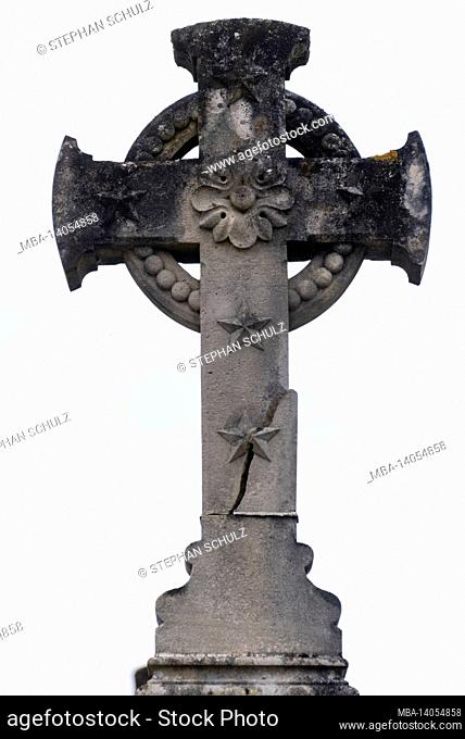 france, nouvelle-aquitaine, gironde, carcans, cross in the cimetière de carcans cemetery