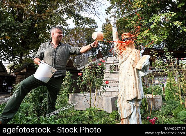 RUSSIA, REPUBLIC OF CRIMEA - OCTOBER 6, 2023: Park director Viktor Zhilenko pours red liquid on a replica of the Statue of Liberty before dismantling it at the...