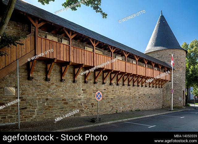 germany, ratingen, bergisches land, rhineland, north rhine-westphalia, former city fortifications, kornsturm with city wall and battlement