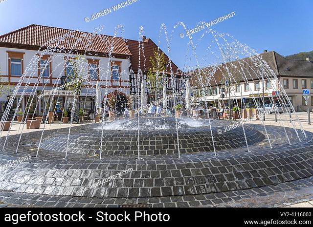 Town square with fountain and restaurants, Bad Bergzabern, Palatinate, Rhineland-Palatinate, Germany, Europe