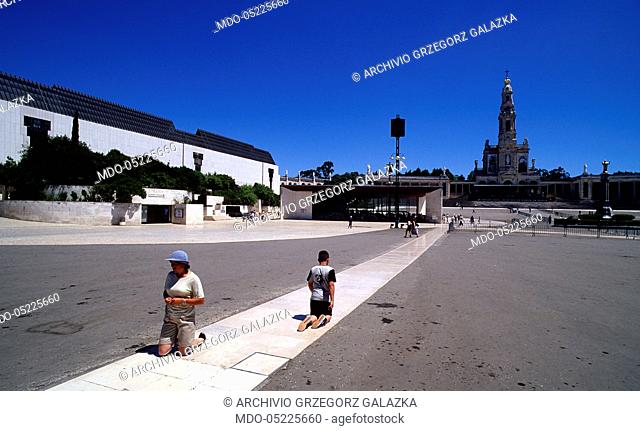 Pilgrims kneeling as a repentance along the path leading to the Basilica of Our Lady of the Rosary. Fatima, Portugal. 30th June 2000