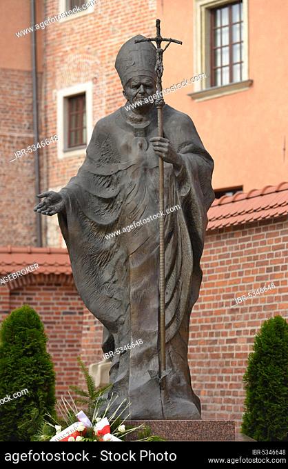Statue, John Paul II, Wawel, Krakow, Poland, Europe