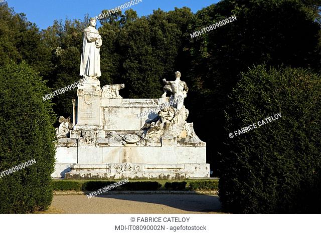 Statue of Petrarch in the Prato park