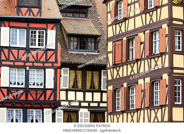 France, Haut Rhin, route des Vins d'Alsace, Colmar, half timbered houses in front of Saint Martin collegiate church