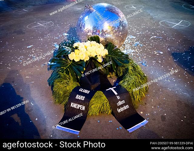07 May 2020, Hamburg: A funeral wreath lies next to a burst disco ball at a protest action of neighbourhood restaurateurs