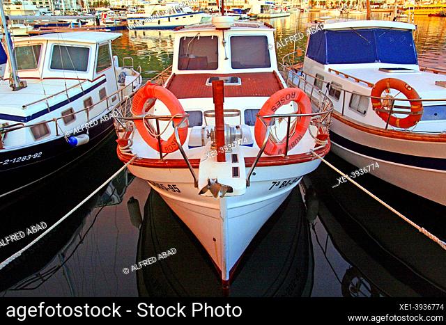 barques al port esportiu al capvespre, L'Estartit, Costa Brava, Girona, Catalunya, Espanya