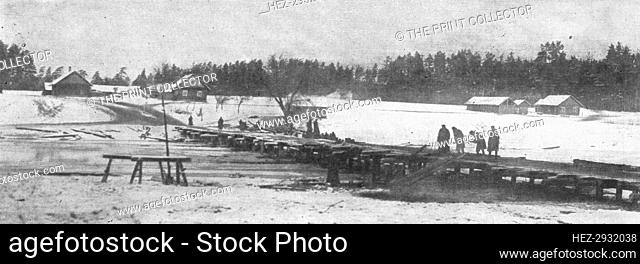 'La Diversion Russe de Bukovine, Petrograd, janvier 1916; Etablissement d'un pont le.., 1916. Creator: Unknown