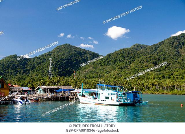 Thailand: Dive and fishing boats, Bang Bao fishing village, Ko Chang, Trat Province