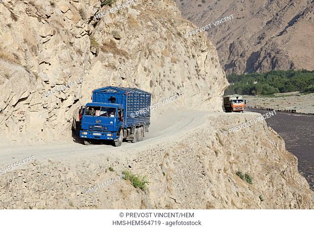 Afghanistan, Badakhshan province, Kakan, Kokcha river and mountain road between Faizabad and Kunduz