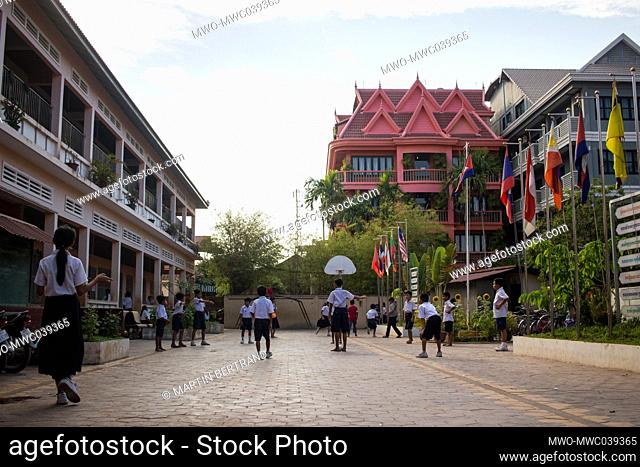 Siem Reap is the second largest Cambodian city after Phnom Penh. It owes its development essentially to tourism because it is the gateway to the temples of...