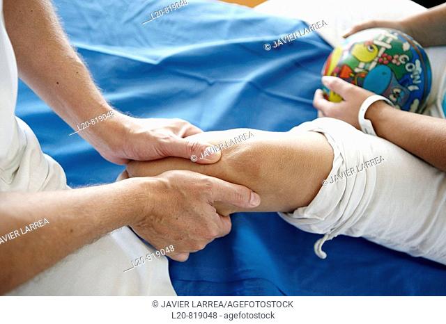 Rehabilitation, massaging amputated leg. Hospital Universitario de Gran Canaria Doctor Negrin, Las Palmas de Gran Canaria. Canary Islands, Spain