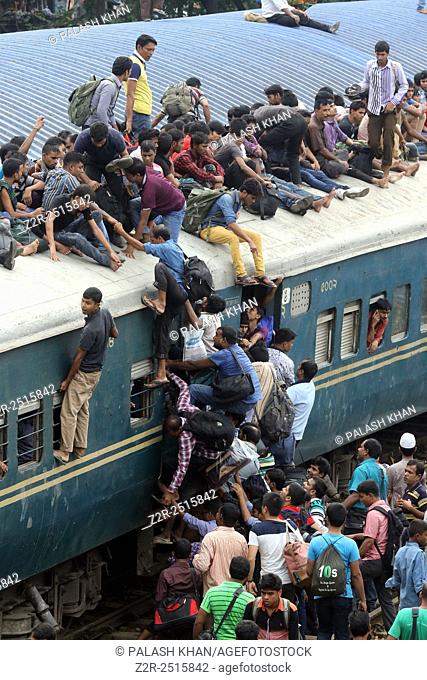 Bangladeshi Muslims crowd onto a train to head home to their respective villages ahead of Eid-ul Azha September 23, 2015 in Dhaka, Bangladesh