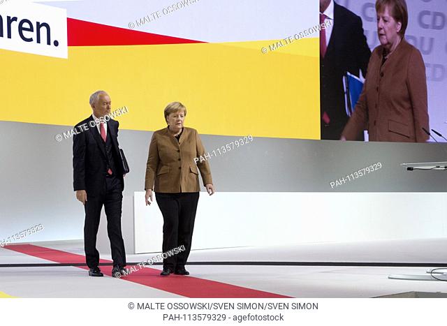 Angela MERKEL, Federal Chancellor and CDU Chair, Klaus SCHUELER, SchÃ- ller, CDU Bundesgeschaeftsfuehrer, visit the plenary hall, hall tour, Messe Hamburg, 06