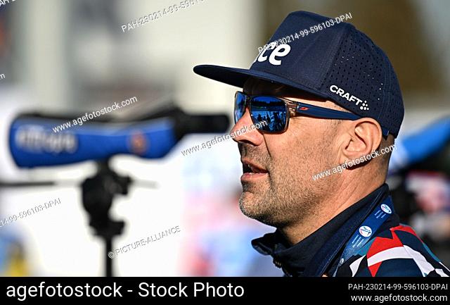 14 February 2023, Thuringia, Oberhof: Biathlon: World Championship, individual 20 km, men. Norwegian biathlon coach Siegfried Mazet at the shooting range