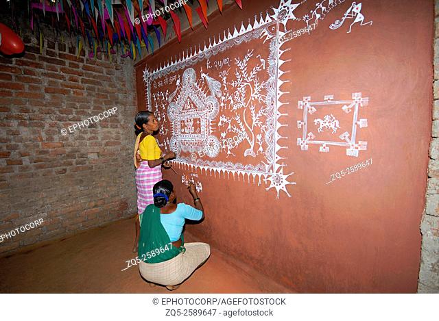 Warli tribe, Process of painting a Dev Chowk, Raitali Village, Dahanu, Maharashtra, India