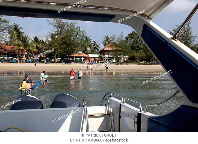 BOATING EXCURSION LEAVING KHO THALU ISLAND, ORGANIZED BY THE CORAL HOTEL, BANG SAPHAN, THAILAND, ASIA