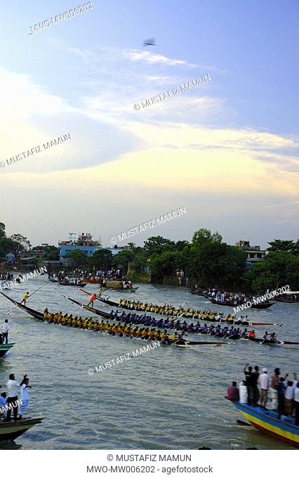 A traditional boat race in Buriganga River Basila, Dhaka, Bangladesh September 17, 2006