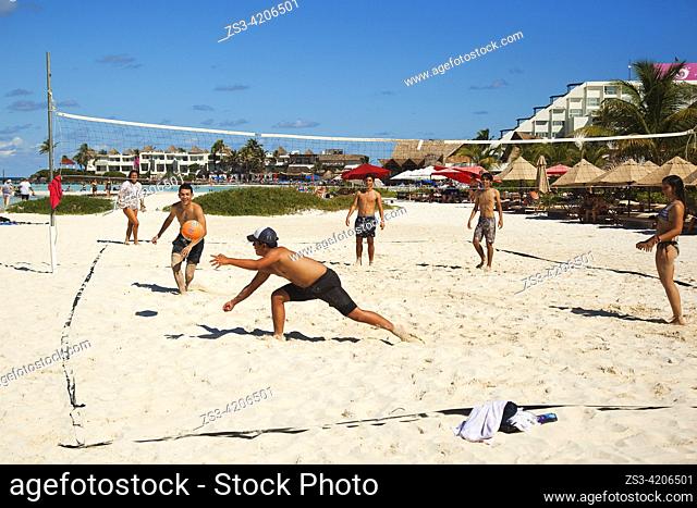 Tourists playing volleyball at the sandy beach Playa Del Norte near the town center, Isla Mujeres, Cancun, Quintana Roo, Mexico, Central America