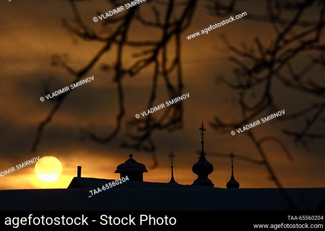 RUSSIA, VLADIMIR REGION - DECEMBER 8, 2023: A view of the St Alexander Monastery in the town of Suzdal at sunrise. According to Russia's weather forecasting...