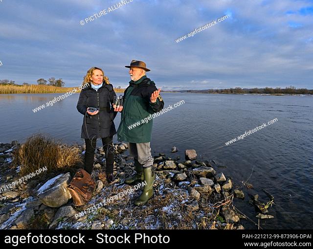 12 December 2022, Brandenburg, Criewen: Steffi Lemke (Greens), Federal Minister for the Environment, and Michael Tautenhahn