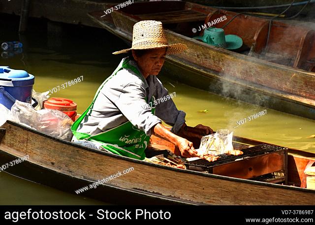 Damnoen Saduak Floating Market with sampans on Damnoen Saduak Canal. Thailand