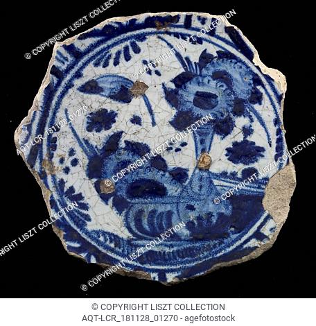 Fragment majolica plate, blue on white, Chinese motif with flower vase, rim in Wanli style, plate dish crockery holder soil find ceramics pottery glaze