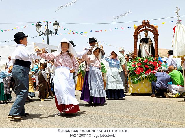 Rondalla y traje típico campesino  Festividad Santo Domingo de Guzman  Pueblo Tetir  Isla Fuerteventura  Provincia Las Palmas  Islas Canarias  España