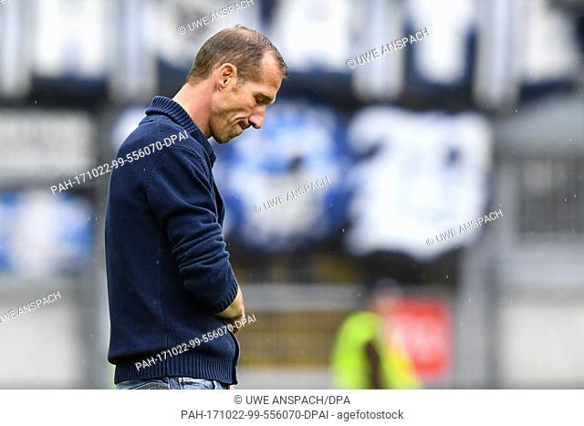 Kaiserslautern's coach Jeff Strasser at the edge of the field after his team's 0-1 defeat at the German 2nd division Bundesliga soccer match between 1