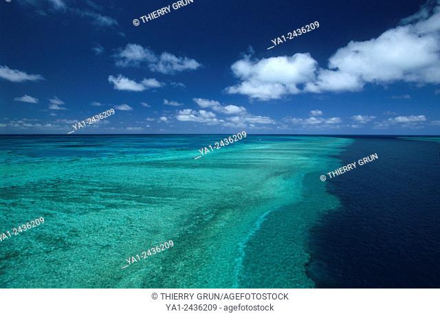 Australia, Queensland, north of Whitsunday islands, Greef barrier reef, Hardy reef aerial view