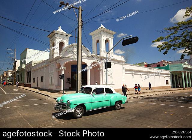 Old American car at Paseo del Prado or so-called Boulevard in the city center, Cienfuegos, Cienfuegos Province, Cuba, West Indies, Central America