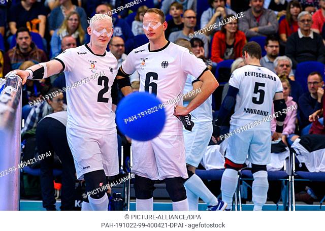 08 October 2019, Mecklenburg-Western Pomerania, Rostock: The German players Felix Rogge (l) and Oliver Hörauf from the German team in the opening match of the...