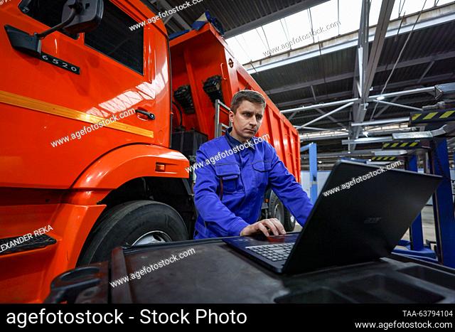 RUSSIA, LUGANSK - OCTOBER 24, 2023: An employee uses a laptop computer at the Lugansky Avtotsentr Kamaz service centre. The Lugansk People’s Republic is the...