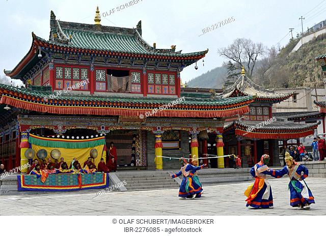 Tibetan Buddhism, Cham dance, religious masked dance at the great Gelugpa, monastery of Kumbum, Ta'er Monastery, Huangzhong, Xinning, Qinghai, formerly Amdo