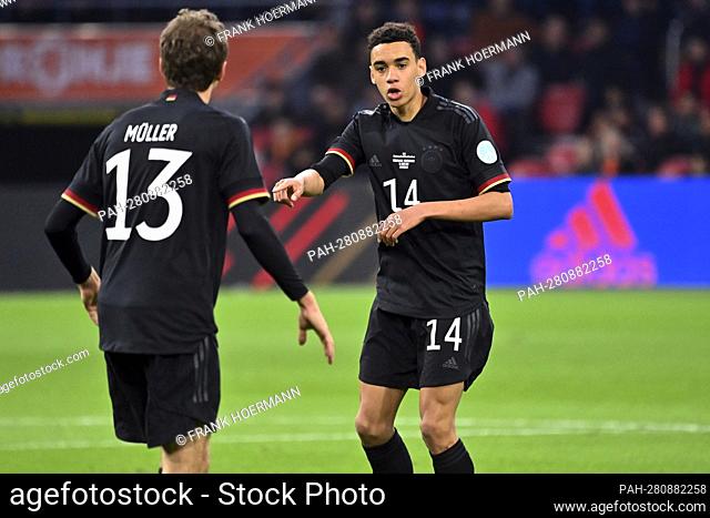 From right: Jamal MUSIALA (GER), Thomas MUELLER (GER), gesture, gives instructions, action. Soccer Laenderspiel Netherlands - Germany 1-1 on March 29th